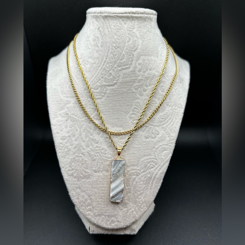 Elegant Gold Sunflower Agate Pendant Necklace